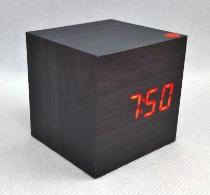 Čierne LED hodiny s dátumom a budíkom EuB 8467, 6 cm 